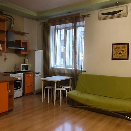 Квартира-Студия На Котляра Kharkov Luaran gambar